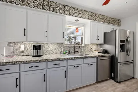 1719 Alta Vista Drive Alvin TX 77511
