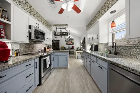 1719 Alta Vista Drive Alvin TX 77511