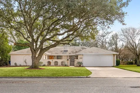 1719 Alta Vista Drive Alvin TX 77511