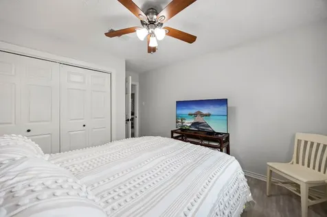 1719 Alta Vista Drive Alvin TX 77511