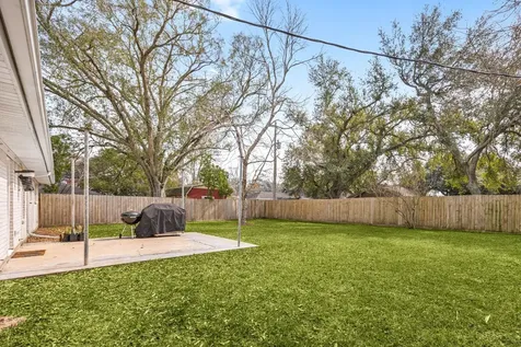 1719 Alta Vista Drive Alvin TX 77511