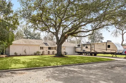 1719 Alta Vista Drive Alvin TX 77511