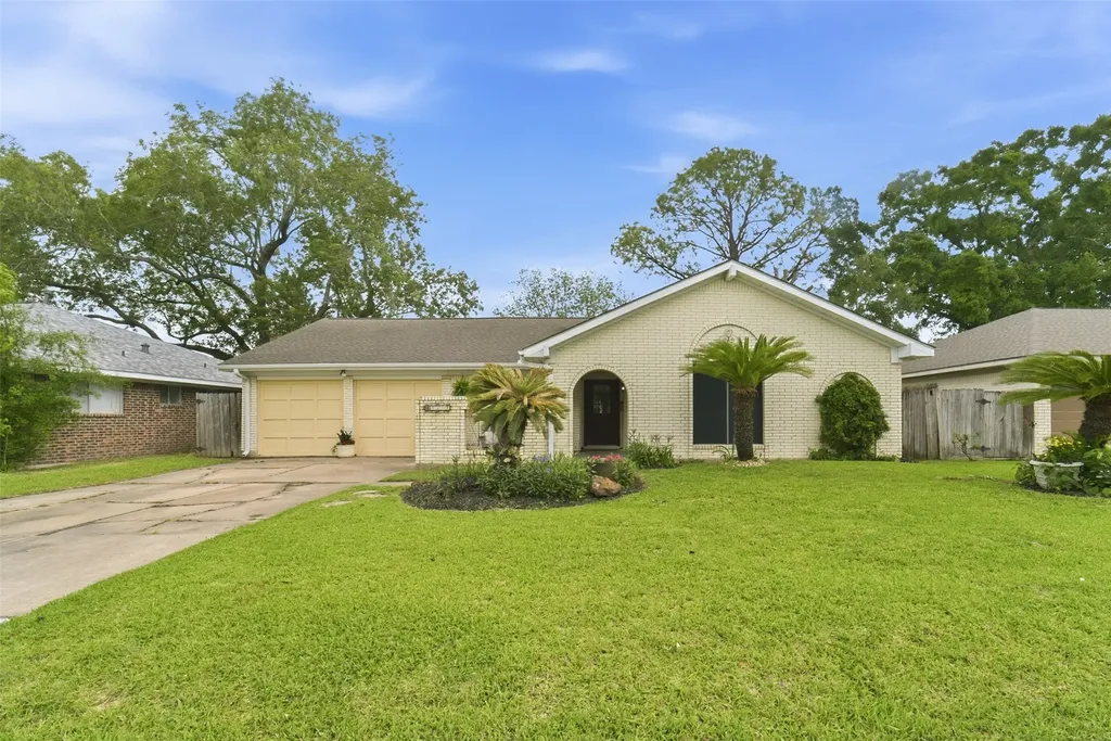 5007 W Plum Street Pearland TX 77581