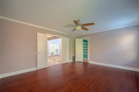 6363 Ivyknoll Drive Houston TX 77035