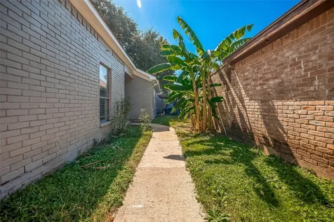 6363 Ivyknoll Drive Houston TX 77035