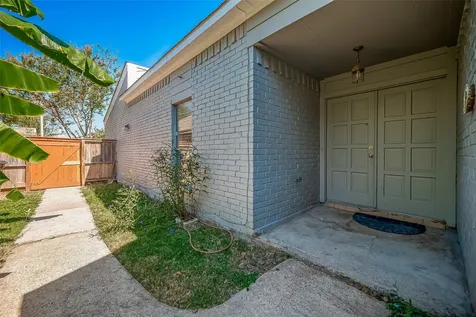 6363 Ivyknoll Drive Houston TX 77035
