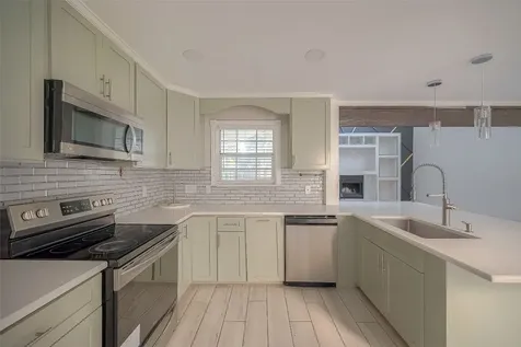 6363 Ivyknoll Drive Houston TX 77035