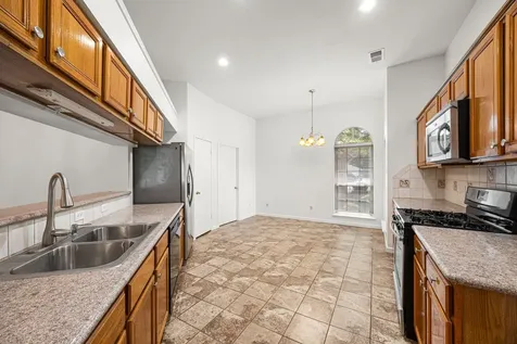 3826 Pin Oak Drive N Pearland TX 77581
