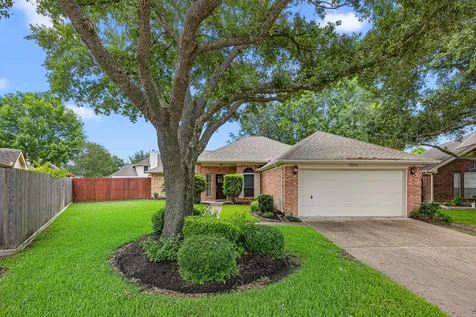 3826 Pin Oak Drive N Pearland TX 77581