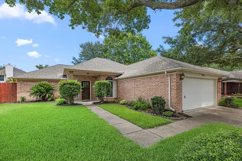 3826 Pin Oak Drive N Pearland TX 77581