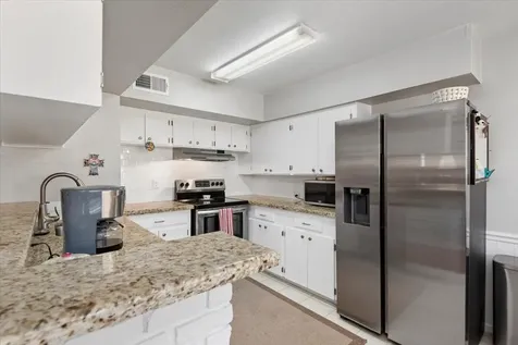 2101 Fountain View Drive 62 Houston TX 77057
