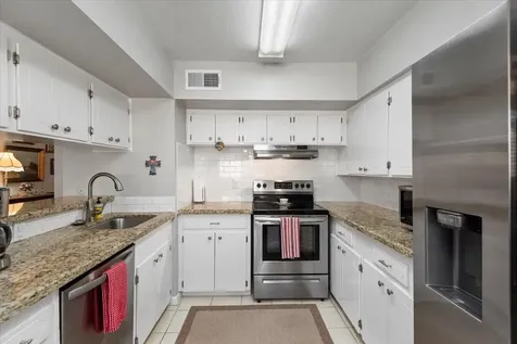 2101 Fountain View Drive 62 Houston TX 77057