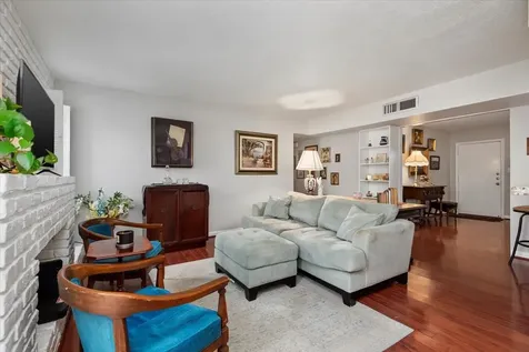 2101 Fountain View Drive 62 Houston TX 77057