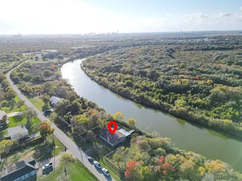 1910 Duncan Drive Oyster Creek TX 77541