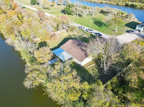 1910 Duncan Drive Oyster Creek TX 77541