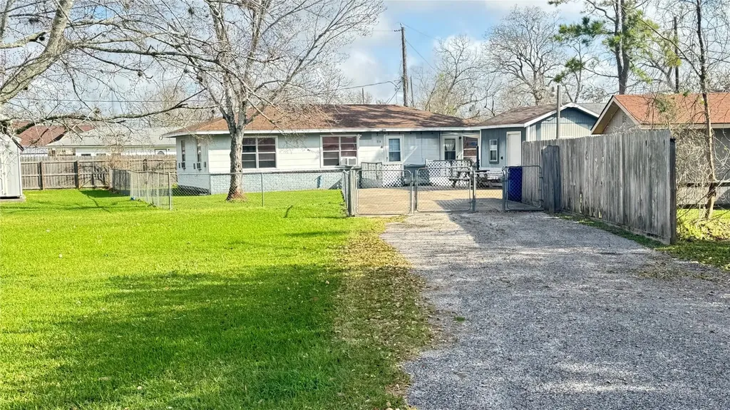 116 W Mahan Street Richwood TX 77531