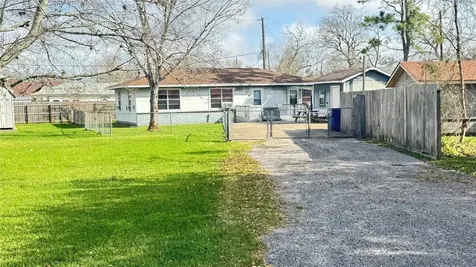 116 W Mahan Street Richwood TX 77531