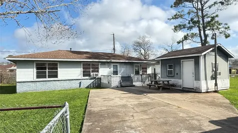 116 W Mahan Street Richwood TX 77531