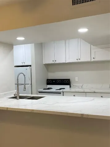 5343 Richmond Avenue 11 Houston TX 77056