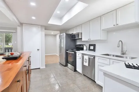 5005 Georgi Lane 18 Houston TX 77092