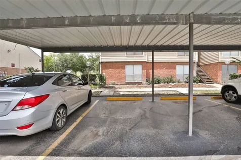 5005 Georgi Lane 18 Houston TX 77092