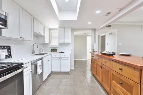 5005 Georgi Lane 18 Houston TX 77092