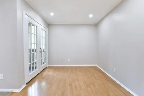 5005 Georgi Lane 18 Houston TX 77092