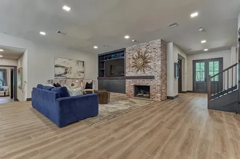 64 Autumn Crescent The Woodlands TX 77381