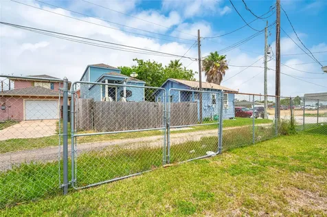 5206 Avenue L Galveston TX 77551