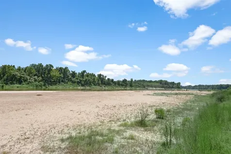 61 Shoreline Drive Cleveland TX 77327
