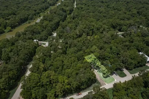 61 Shoreline Drive Cleveland TX 77327