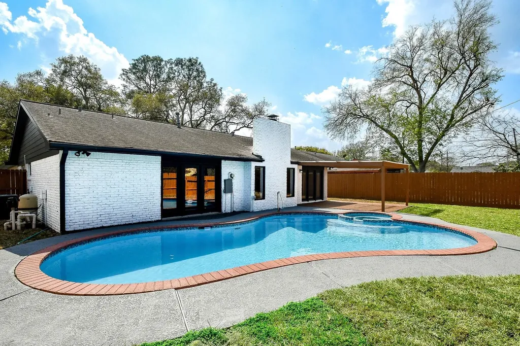 5850 Duxbury Street Houston TX 77035