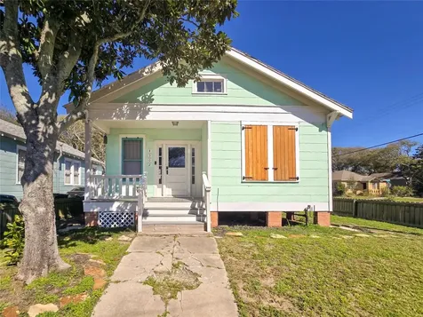 4302 Avenue Q 1/2 Galveston TX 77550