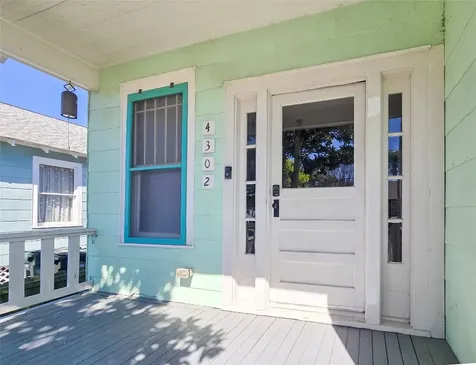4302 Avenue Q 1/2 Galveston TX 77550