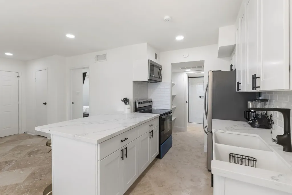 2750 Holly Hall Street 1111 Houston TX 77054