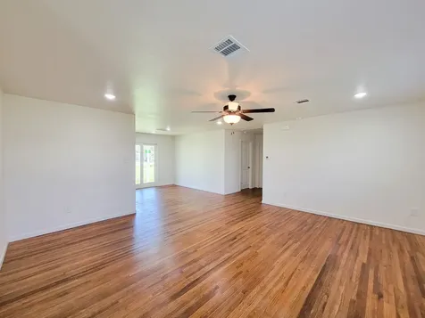 413 S Market Street Brazoria TX 77422