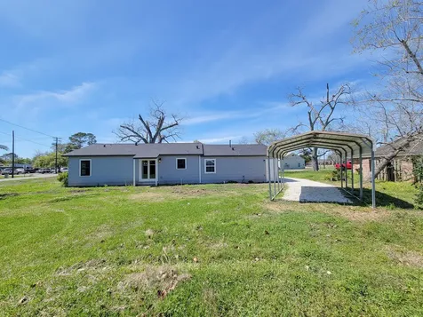 413 S Market Street Brazoria TX 77422