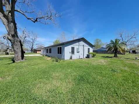 413 S Market Street Brazoria TX 77422