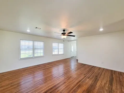 413 S Market Street Brazoria TX 77422