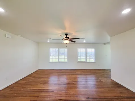 413 S Market Street Brazoria TX 77422