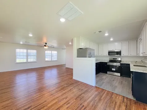 413 S Market Street Brazoria TX 77422