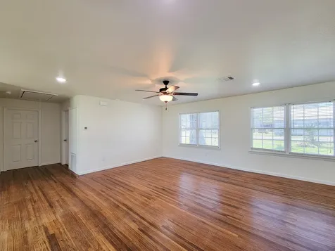 413 S Market Street Brazoria TX 77422
