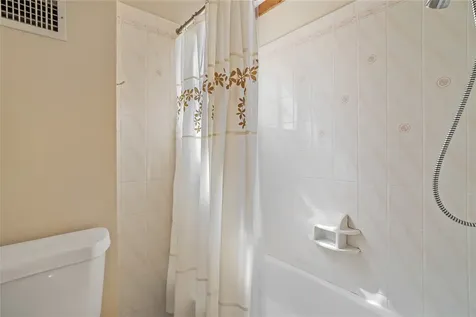 418 Bay Colony Drive La Porte TX 77571