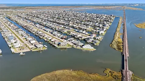 434 Pompano Street Bayou Vista TX 77563