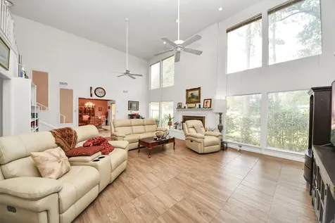 17 Winged Foot Drive Conroe TX 77304
