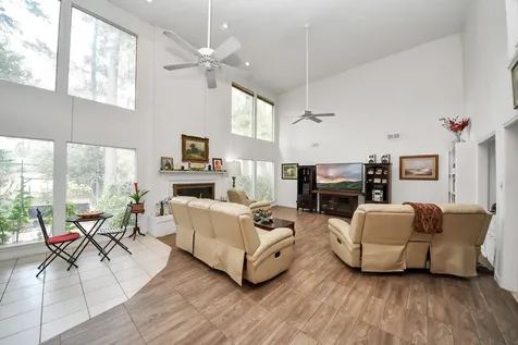 17 Winged Foot Drive Conroe TX 77304