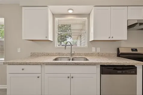 226 W 4th Street Deer Park TX 77536