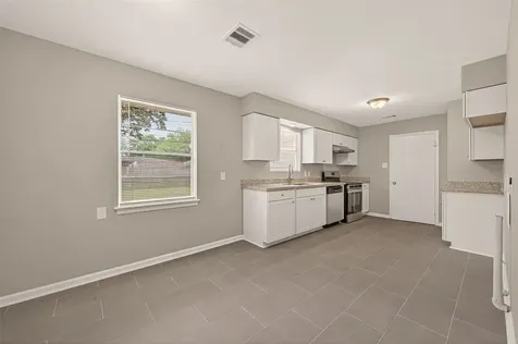 226 W 4th Street Deer Park TX 77536