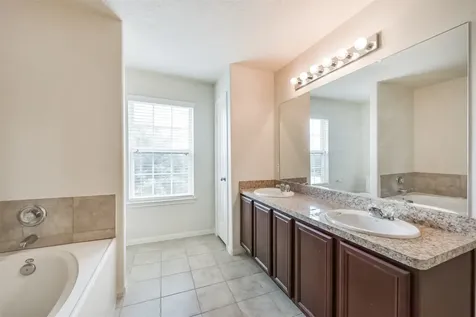 2142 Tandy Park Way Houston TX 77047