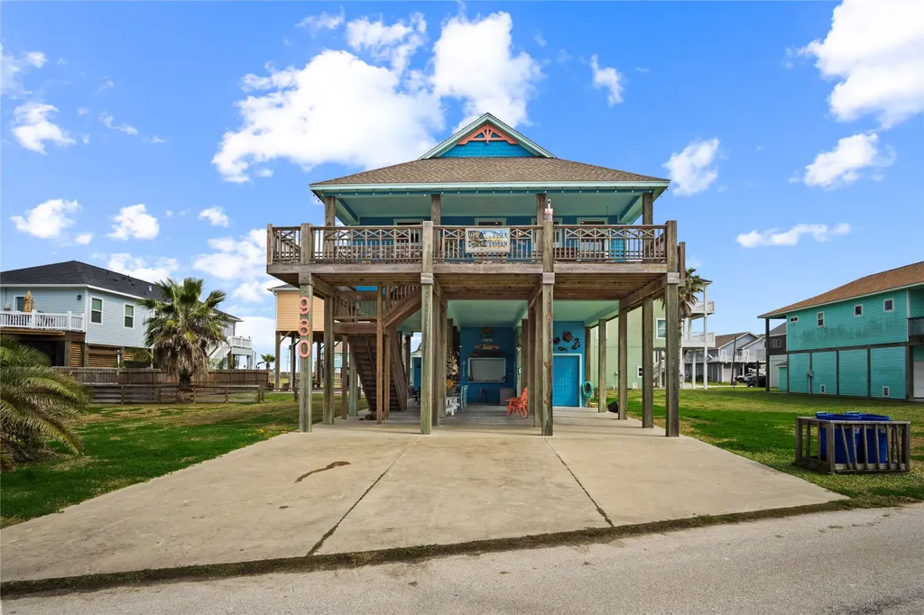 980 Fisherman Drive S Crystal Beach TX 77650